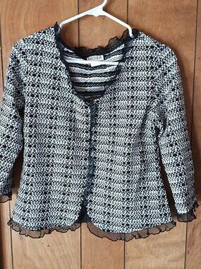 Nicola Women’s Size M Black White Stretch Knit Top 3/4 Sleeve Ruffle Trim Blouse